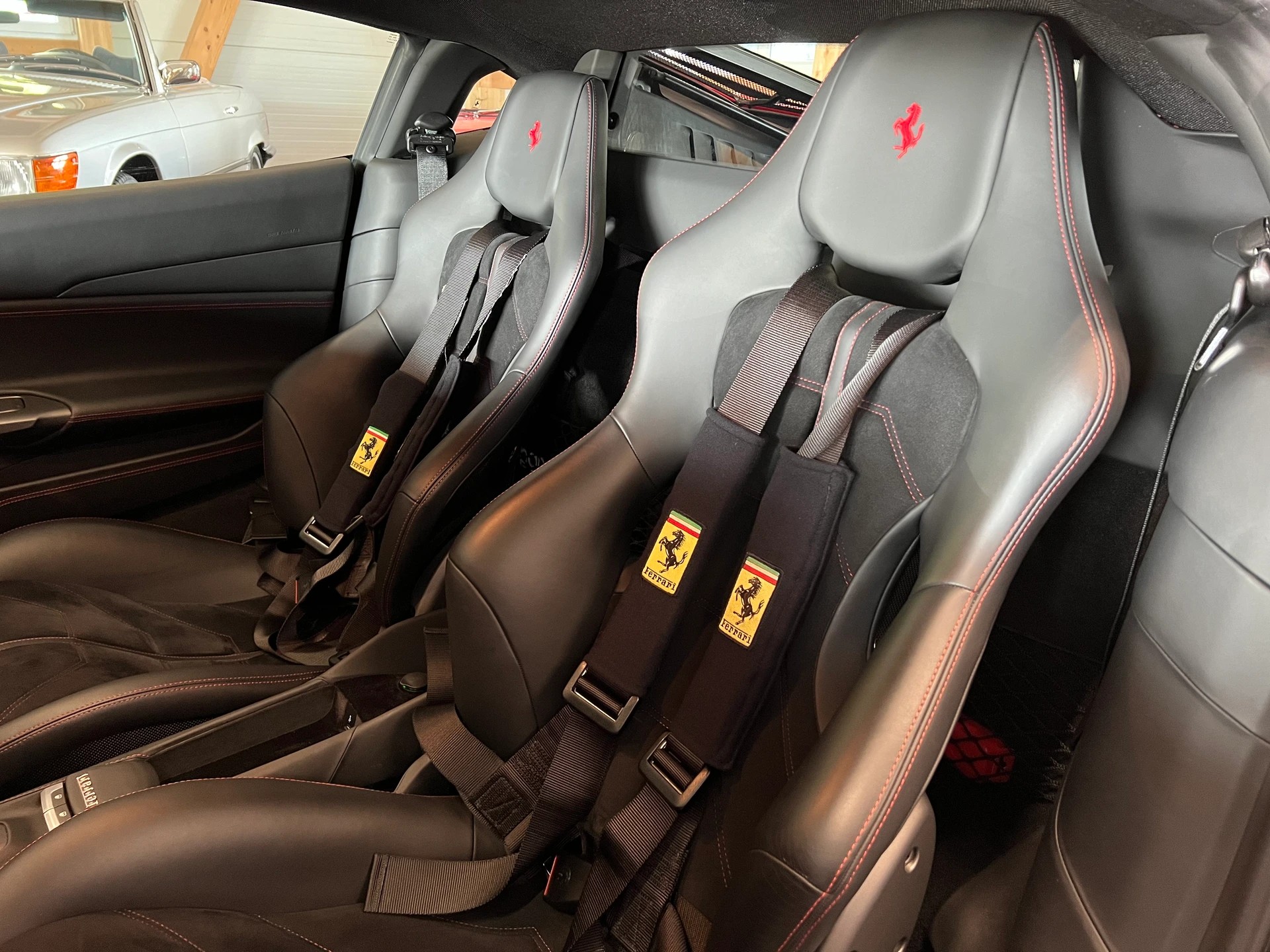 
								FERRARI 488 full									