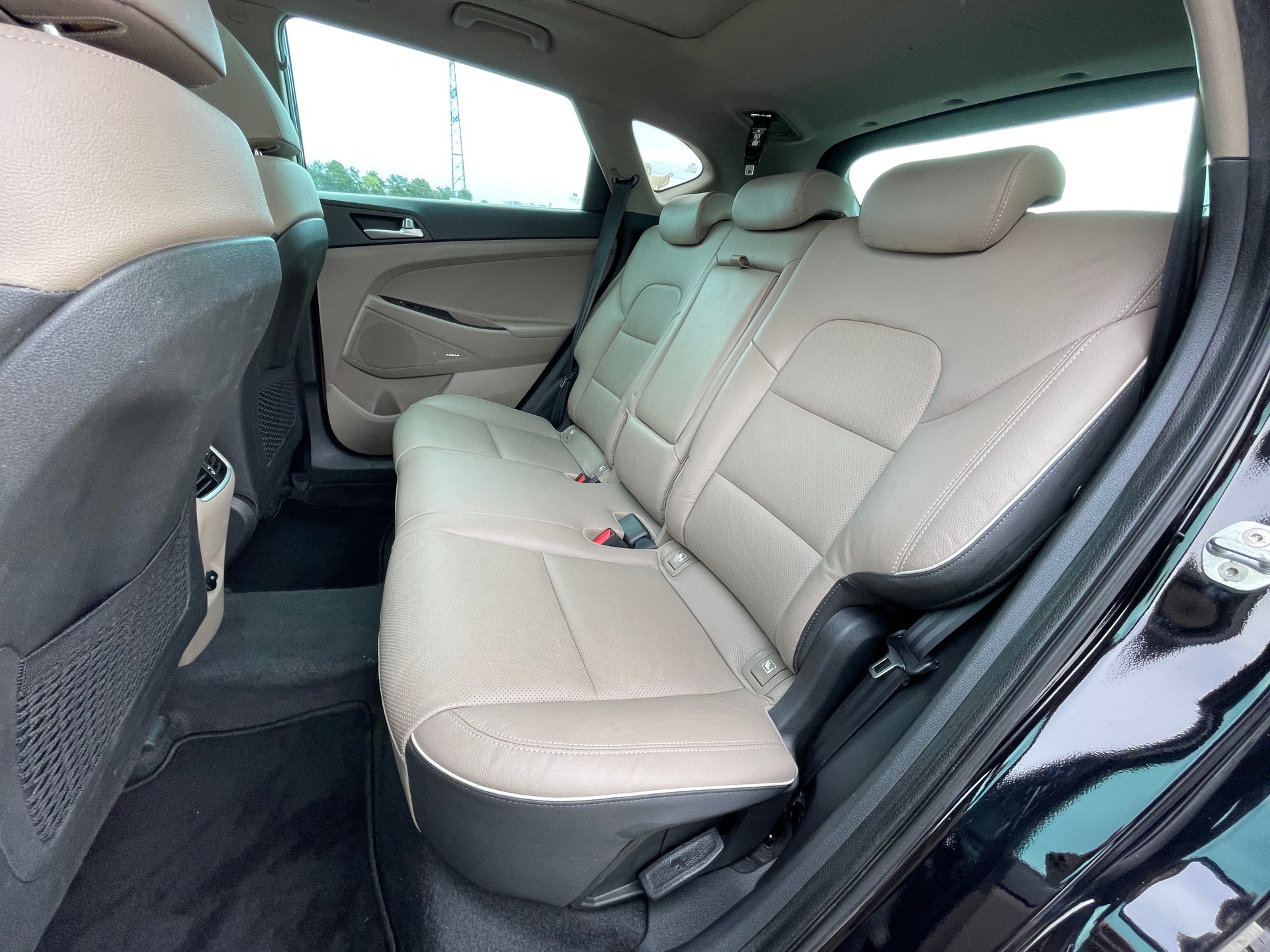 
								HYUNDAI Tucson 1.6 CRDI full									