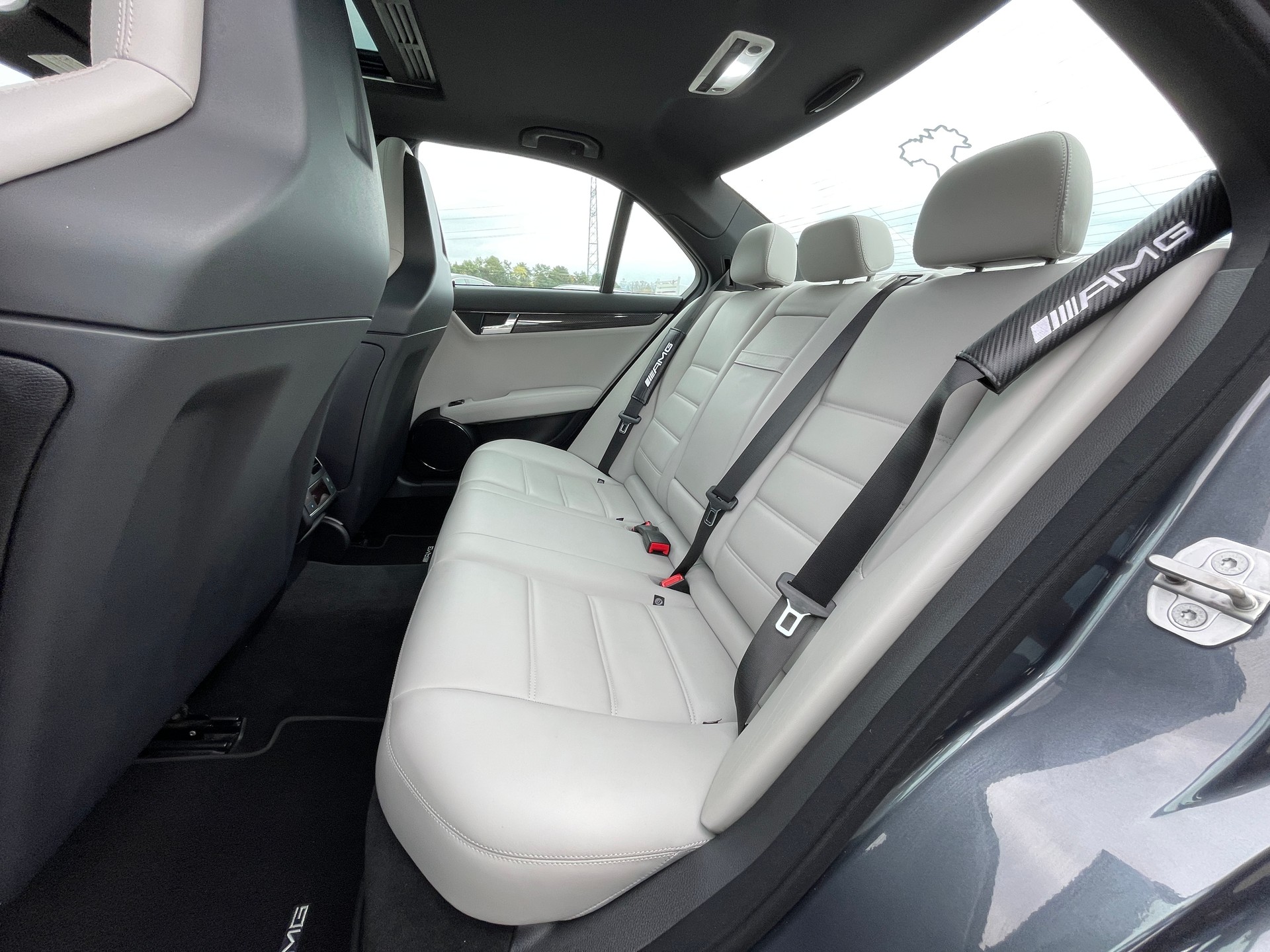 
								MERCEDES-BENZ C 63 AMG full									