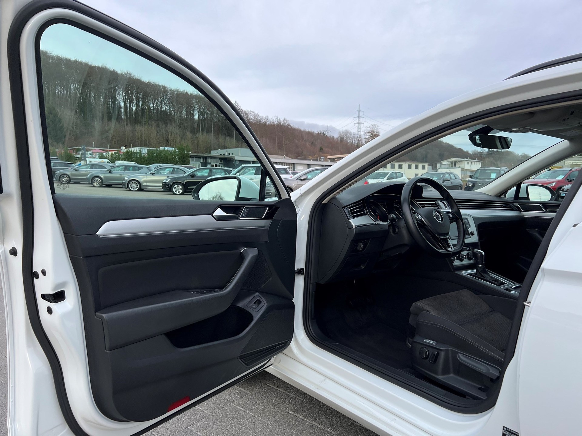 
								VW Passat Variant full									