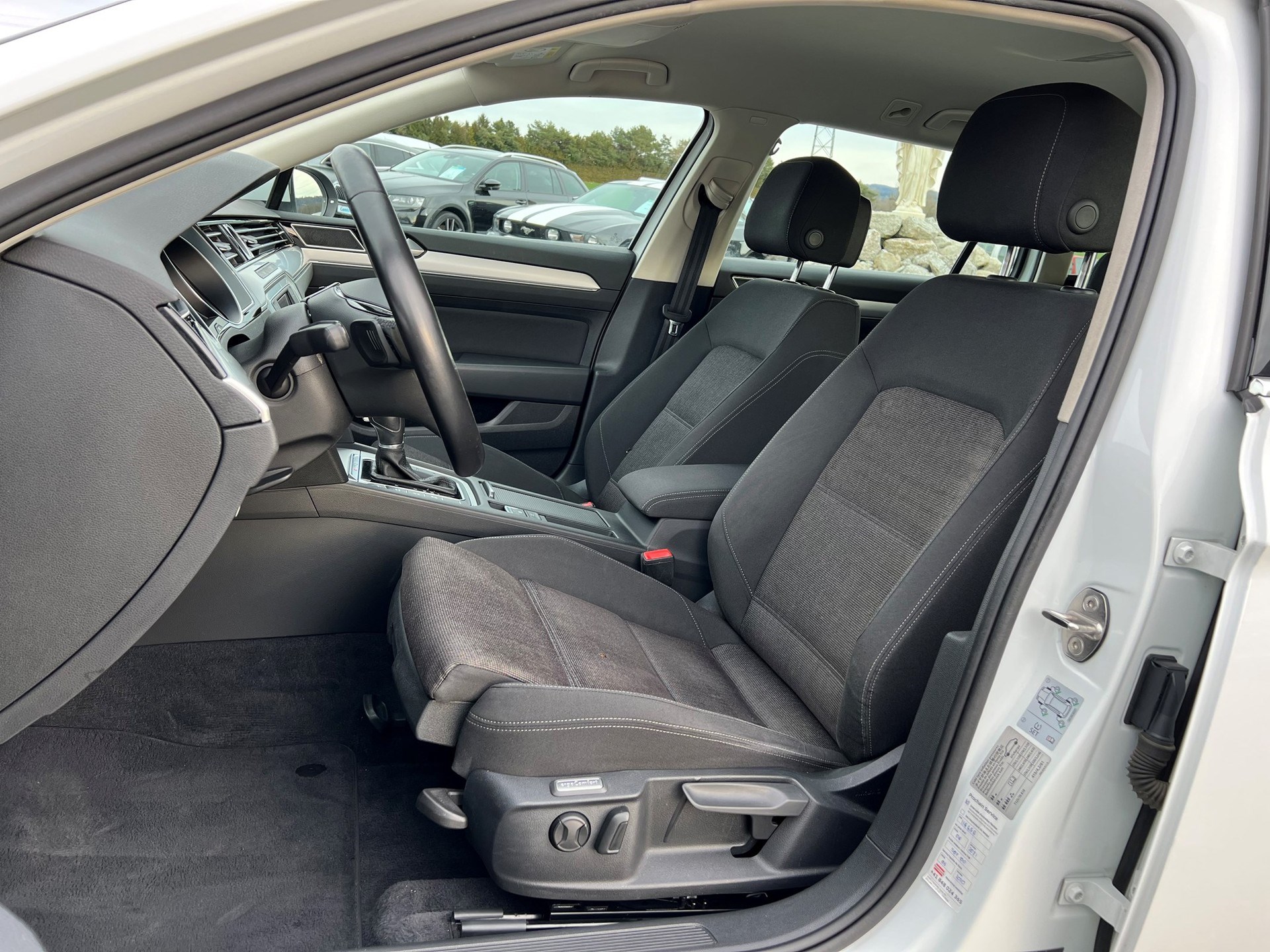 
								VW Passat Variant full									