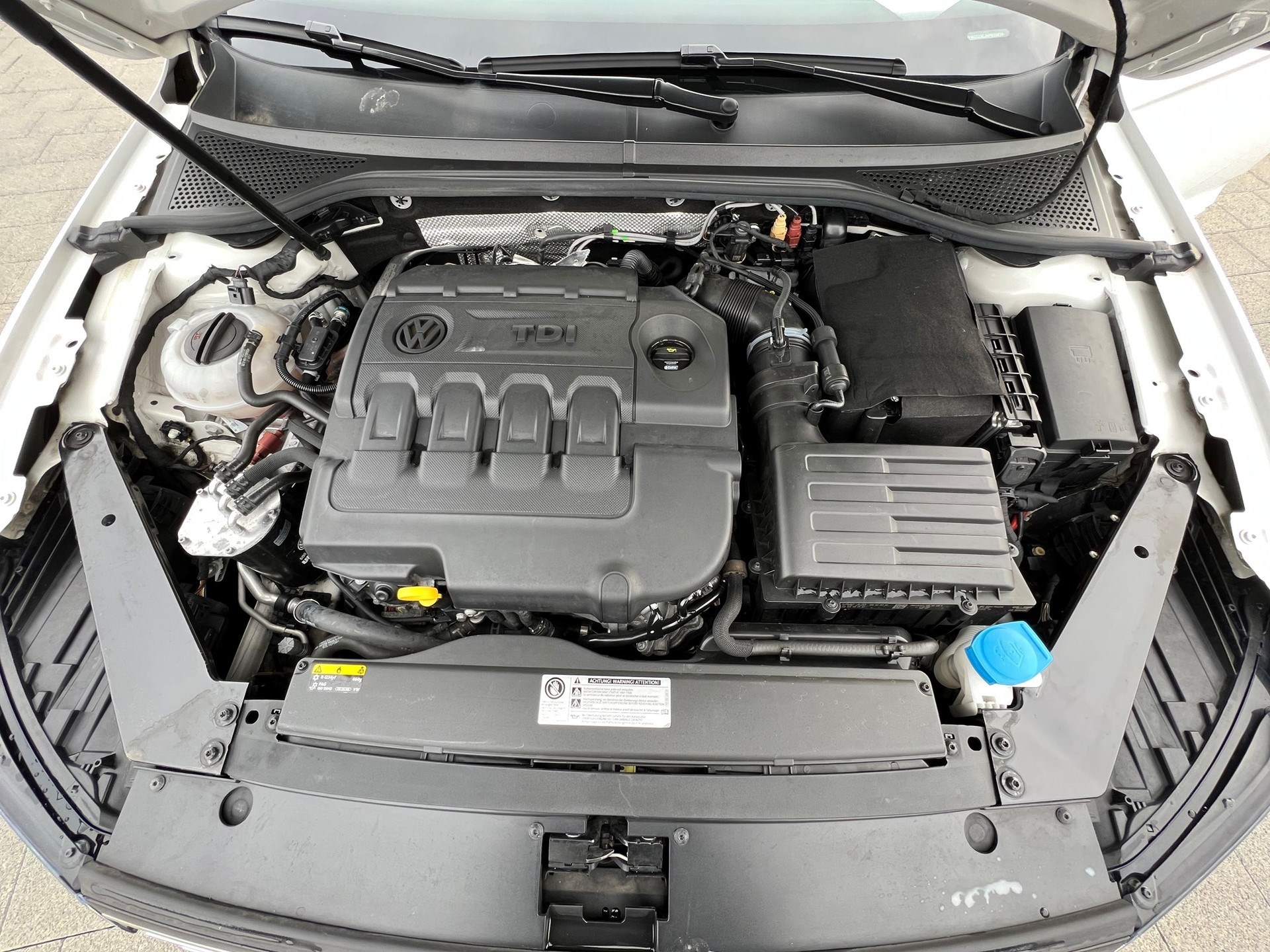 
								VW Passat Variant full									