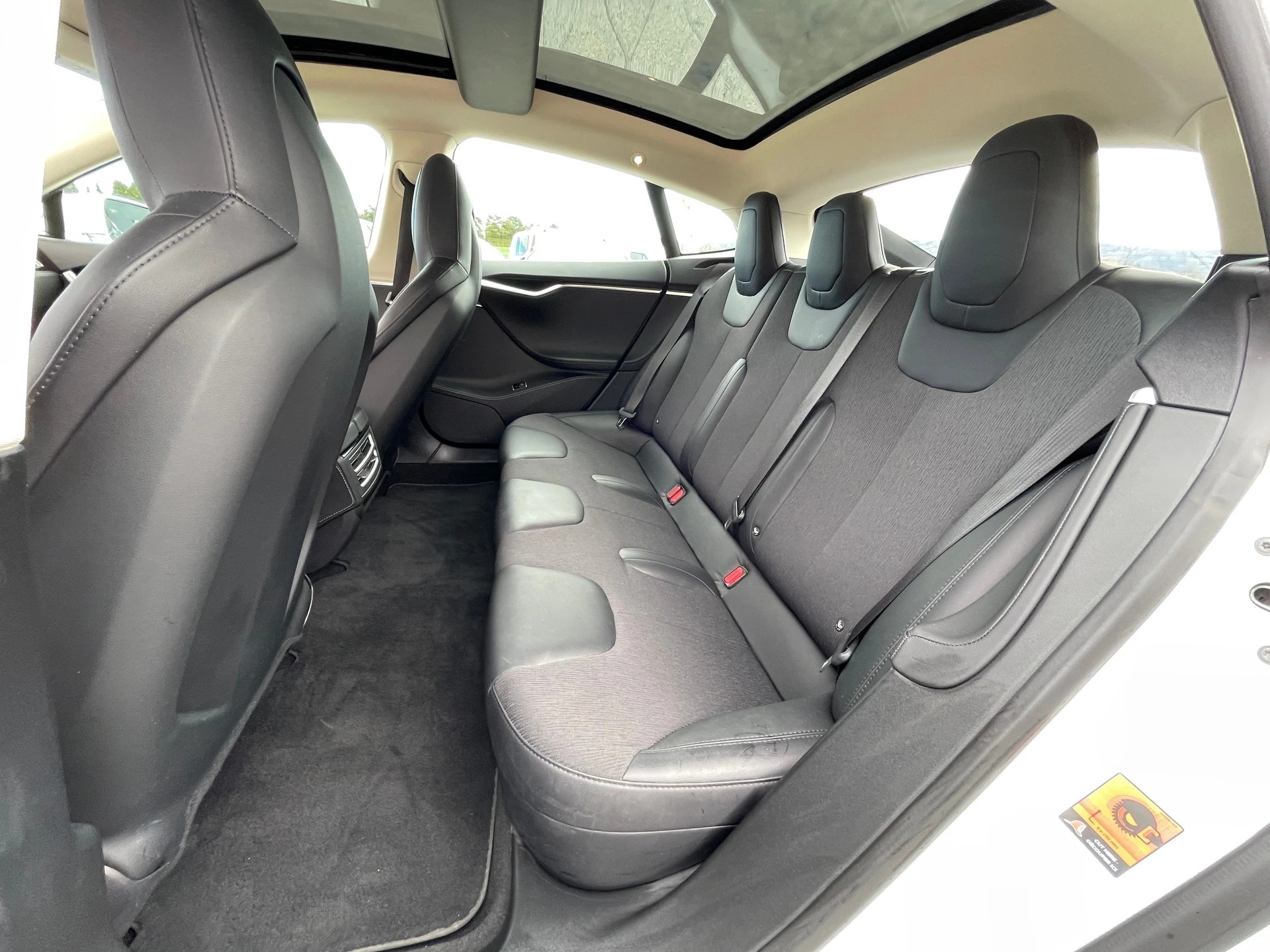 
								TESLA Model S 85 full									