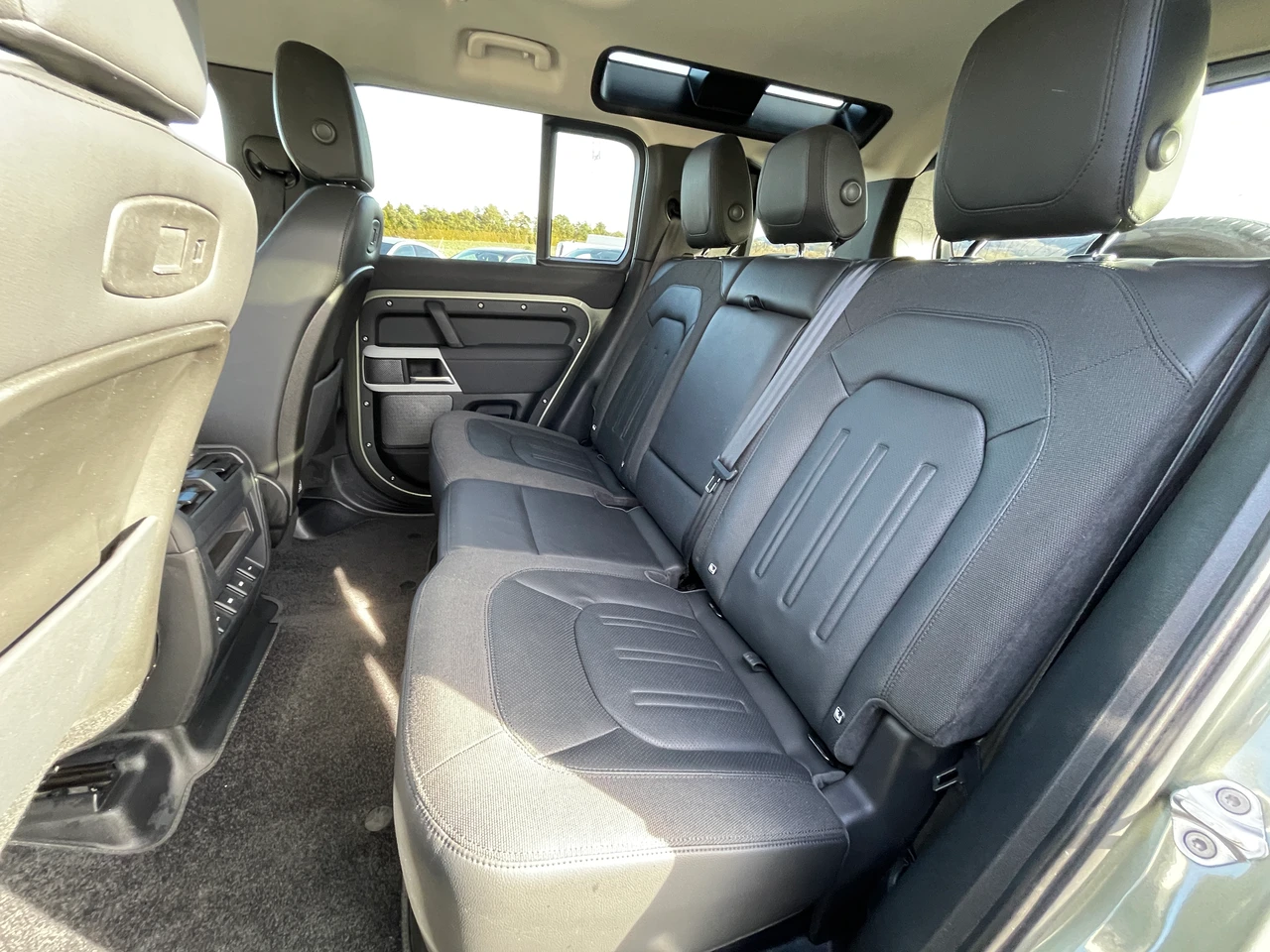 
								LAND ROVER Defender 110 full									