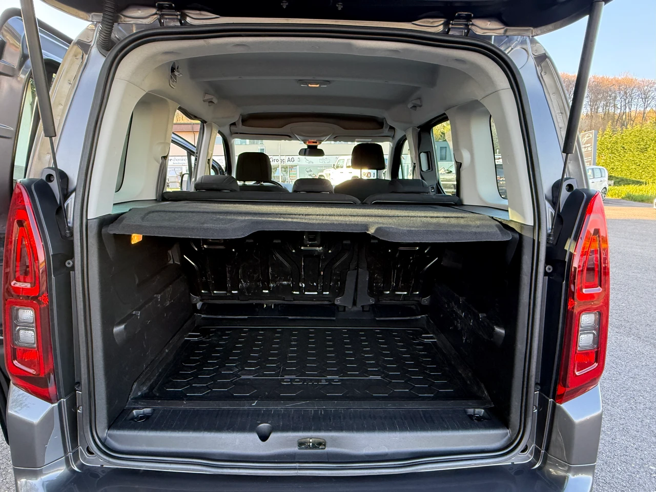 
								OPEL Combo full									